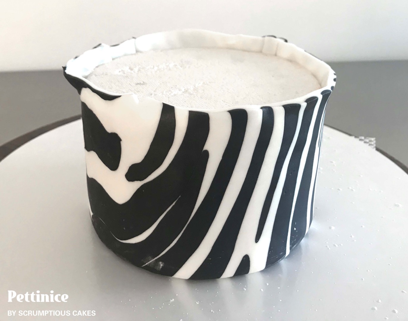 Pettinice Easy zebra print cake with Jo Tan