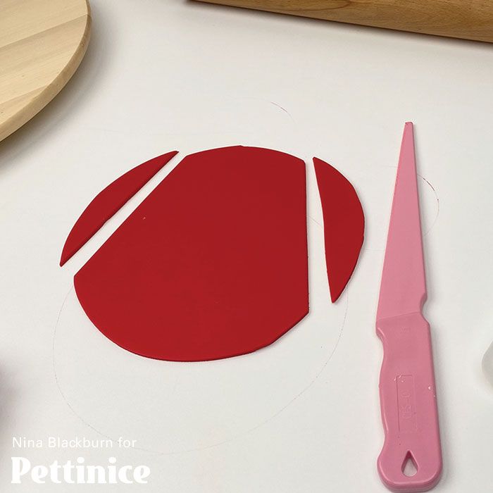 Cut excess Pettinice and thin out the side to hide edges. Optional: Cut face groove with 10.5cm cutter.