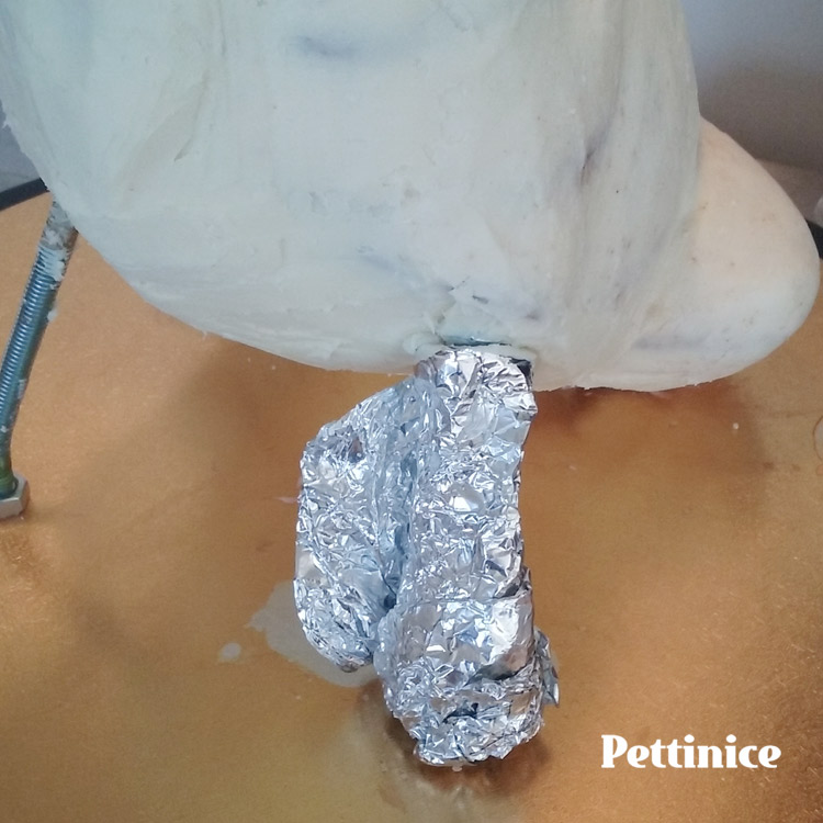 Tightly wrap aluminium foil around threaded rod until you have the shape you want.