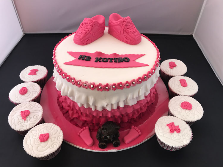 Baby shower cake by Davarre Mckenzie