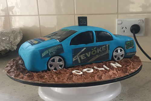 Car cake by Laura Craven