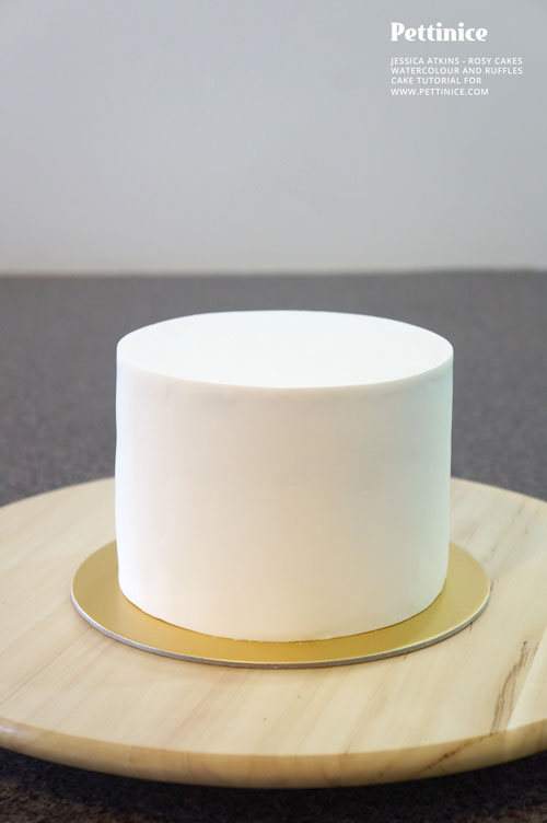 Begin with a fondant covered cake that has been allowed to fully dry and set.