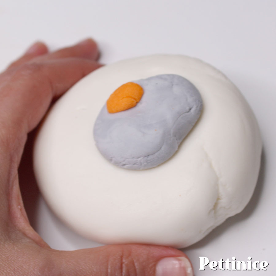 Colour mix fondant a bone colour by mixing small amount of black and white to make gray, and then mix new shade with orange as shown.