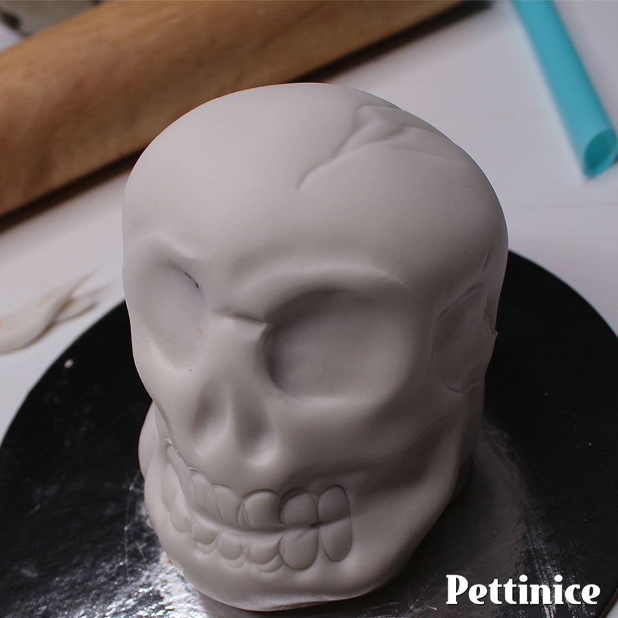 Create more cracks on the top of the skull