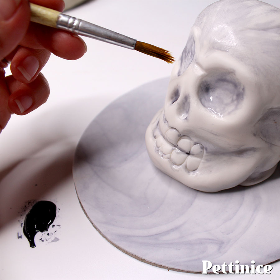 Continue using your black fondant too add more shading