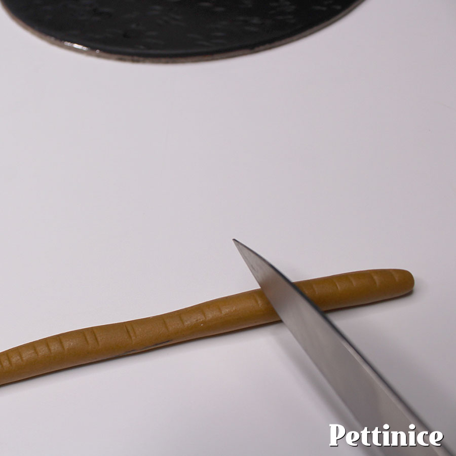 Create worm segment texture with a knife