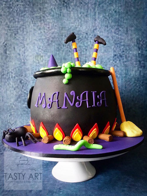Halloween cake by Angela Leydon Elliott 