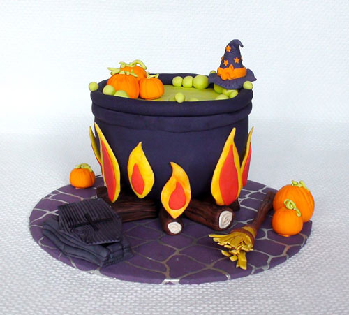 Halloween cauldron cake by Felicity Durney