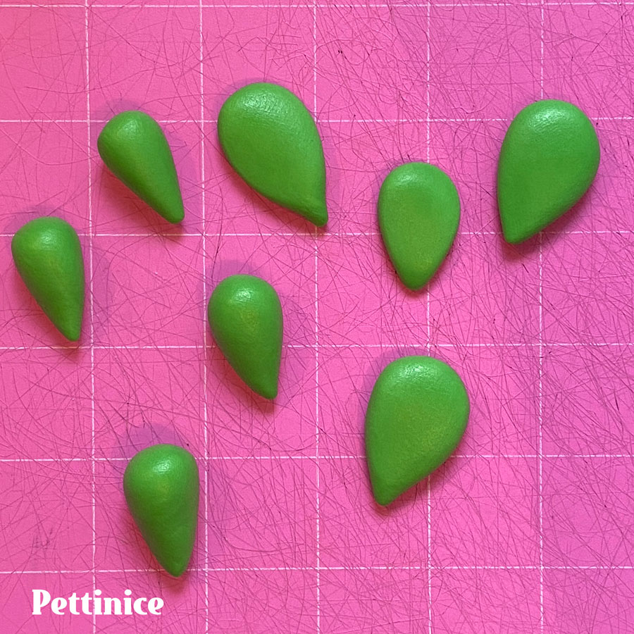 Make 7 or 8 tear drop shapes and flatten slightly.