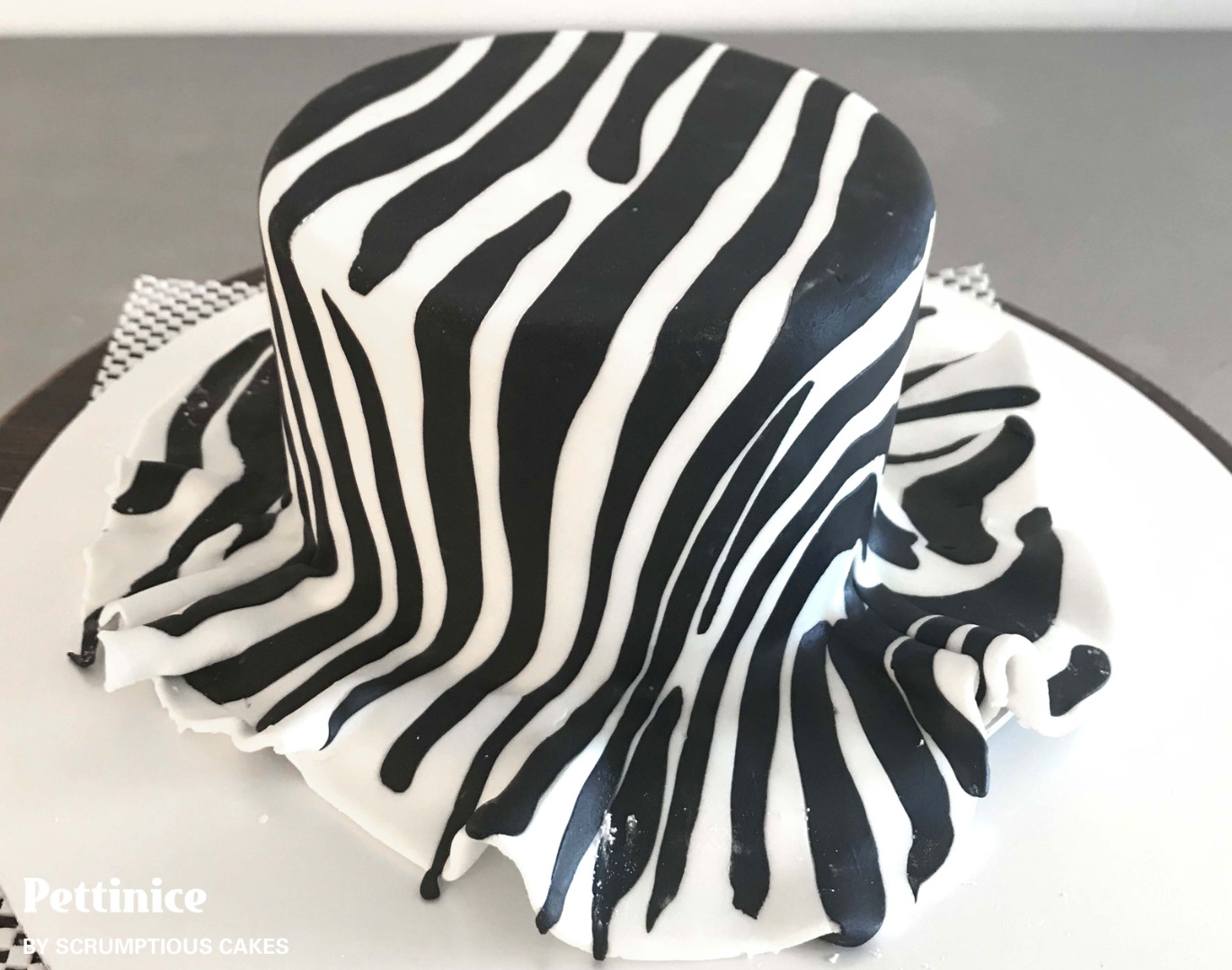 Pettinice Easy zebra print cake with Jo Tan