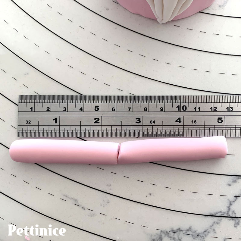 15. Roll 50g light pink Pettinice into a long sausage about 1cm diameter. Cut into 4 lengths of about 6cm. Keep Mrs. Gnome’s arms under a cup or in a plastic bag until needed.
